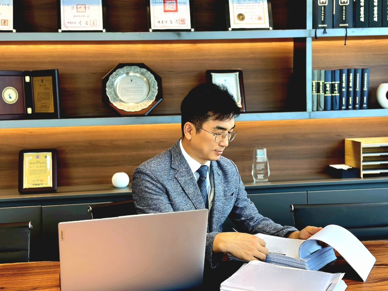 최승현성범죄전문변호사.jpg