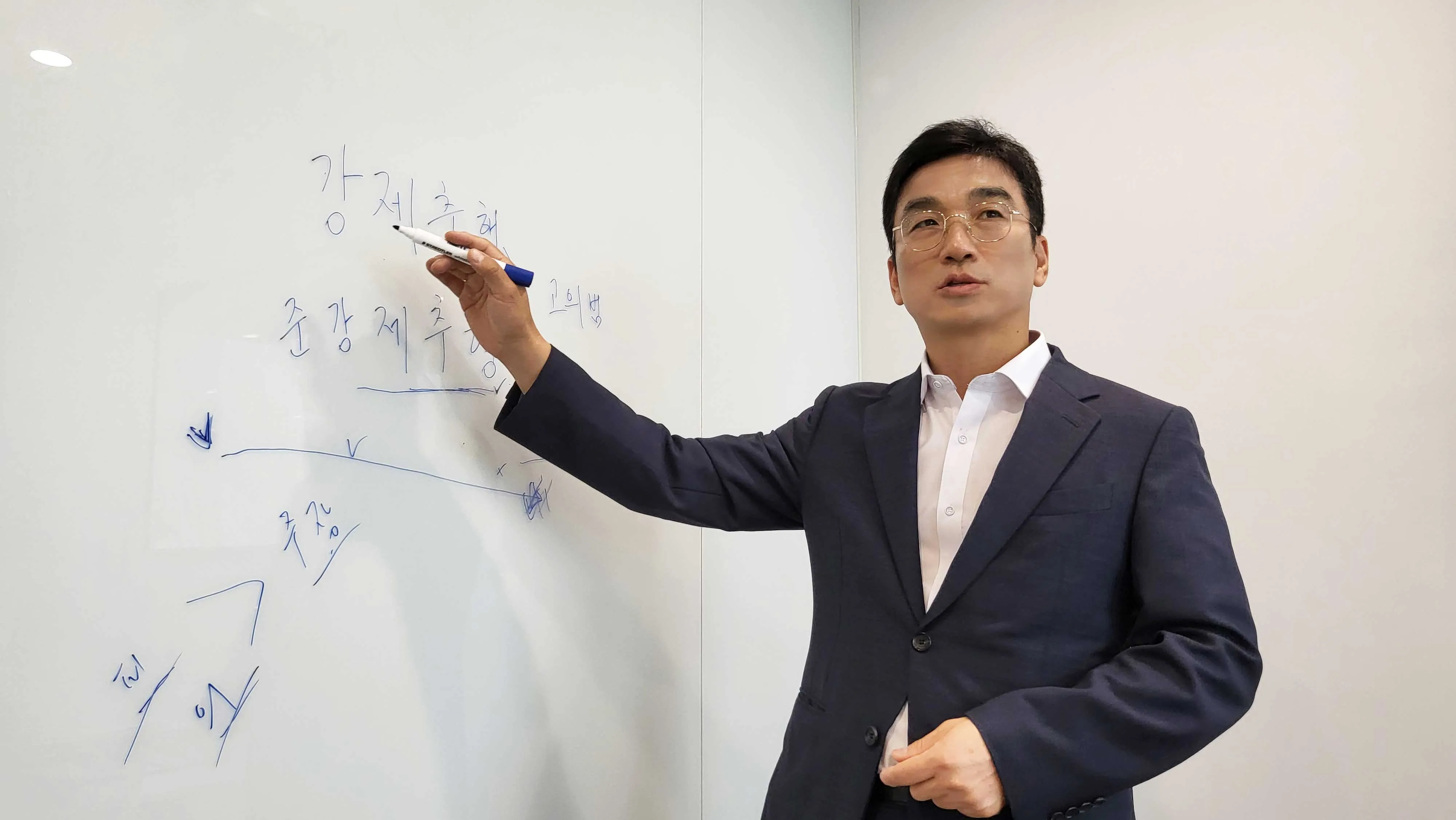 영화 보듯 N차 찍는 성범죄 재범자들 불법촬영 피해자 인권 지켜져야